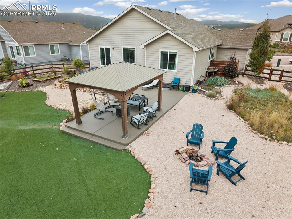 Image 38 of 41: Back of Structure