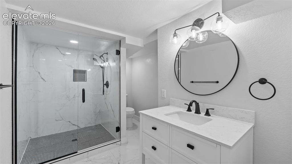 Image 14 of 33: Bathroom