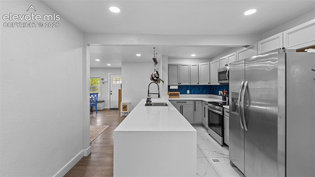 Image 9 of 33: Kitchen