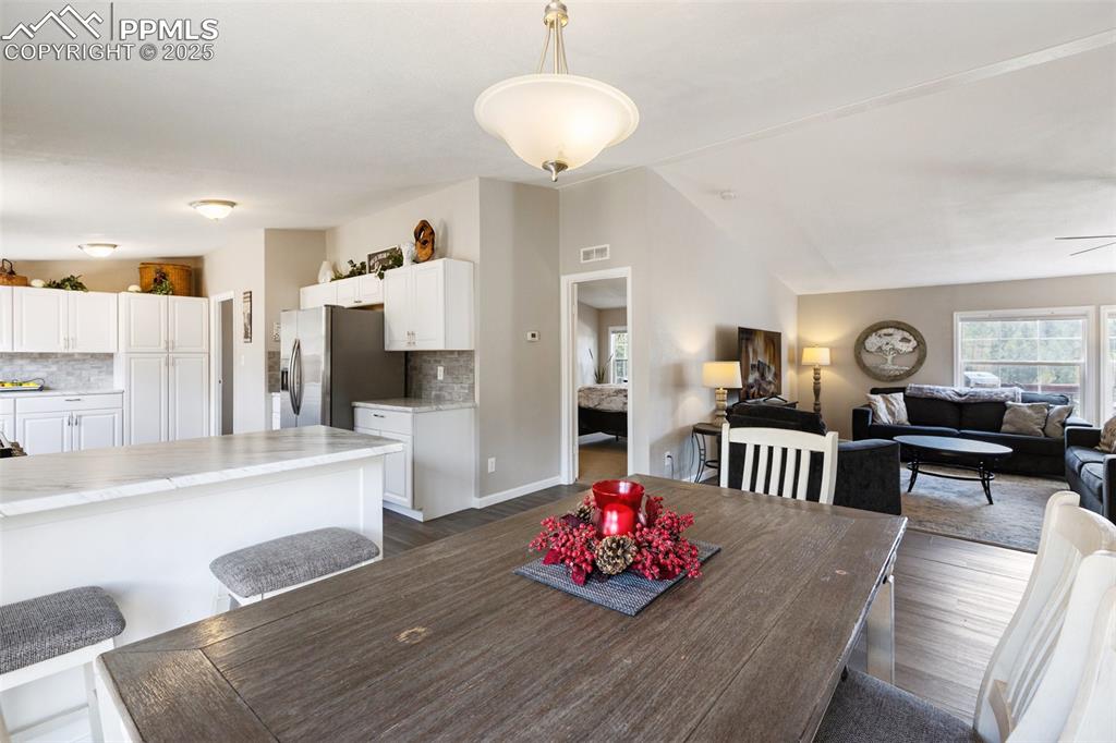 Image 12 of 35: Dining Area