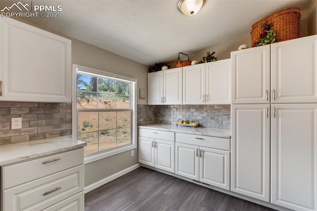 Image 15 of 35: Kitchen