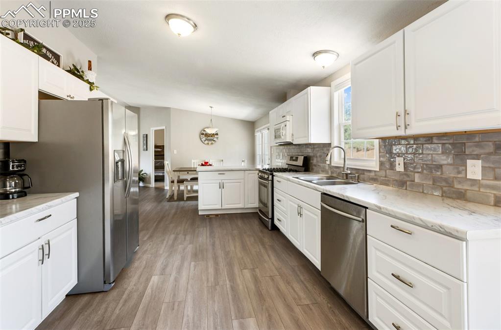 Image 16 of 35: Kitchen