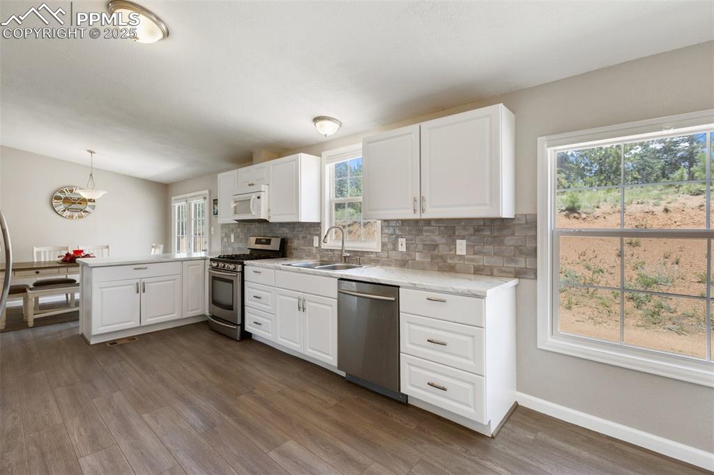 Image 17 of 35: Kitchen