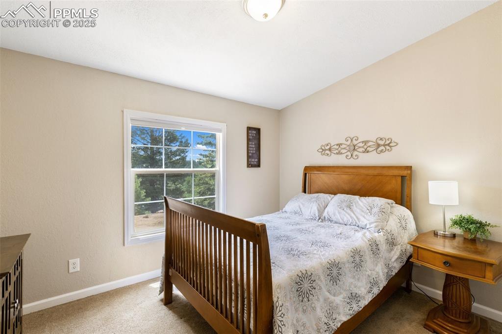 Image 26 of 35: Bedroom