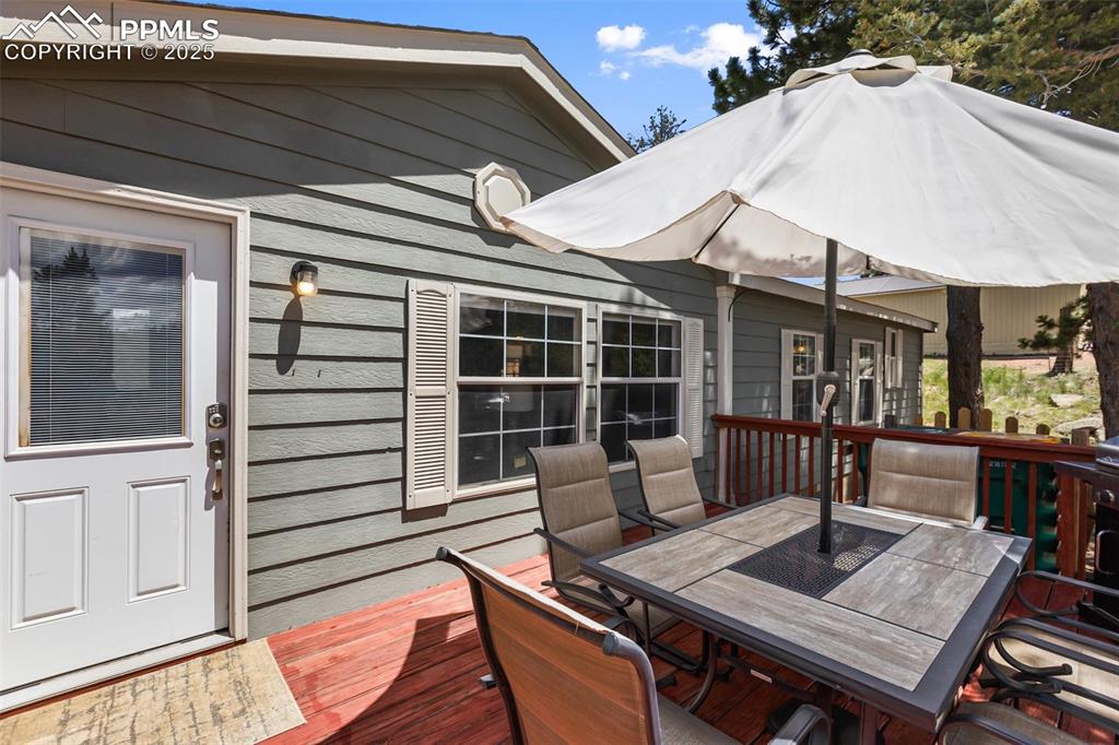 Image 35 of 35: Deck