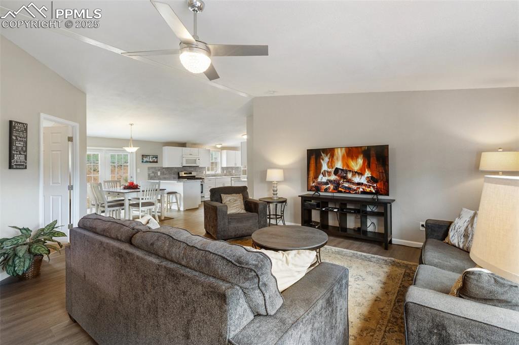 Image 5 of 35: Living Room