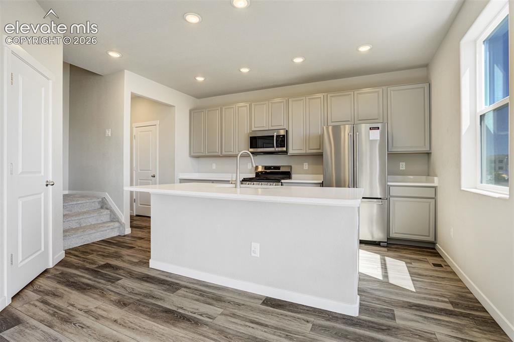 Image 11 of 50: Kitchen