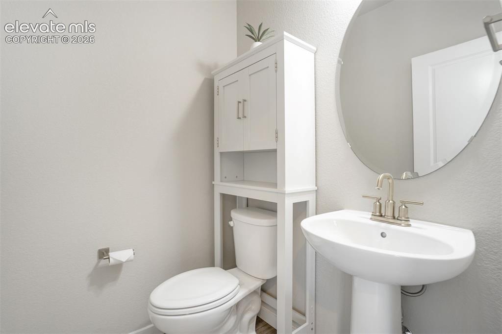 Image 18 of 50: Bathroom