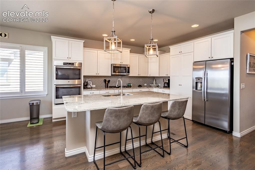 Image 11 of 45: Kitchen