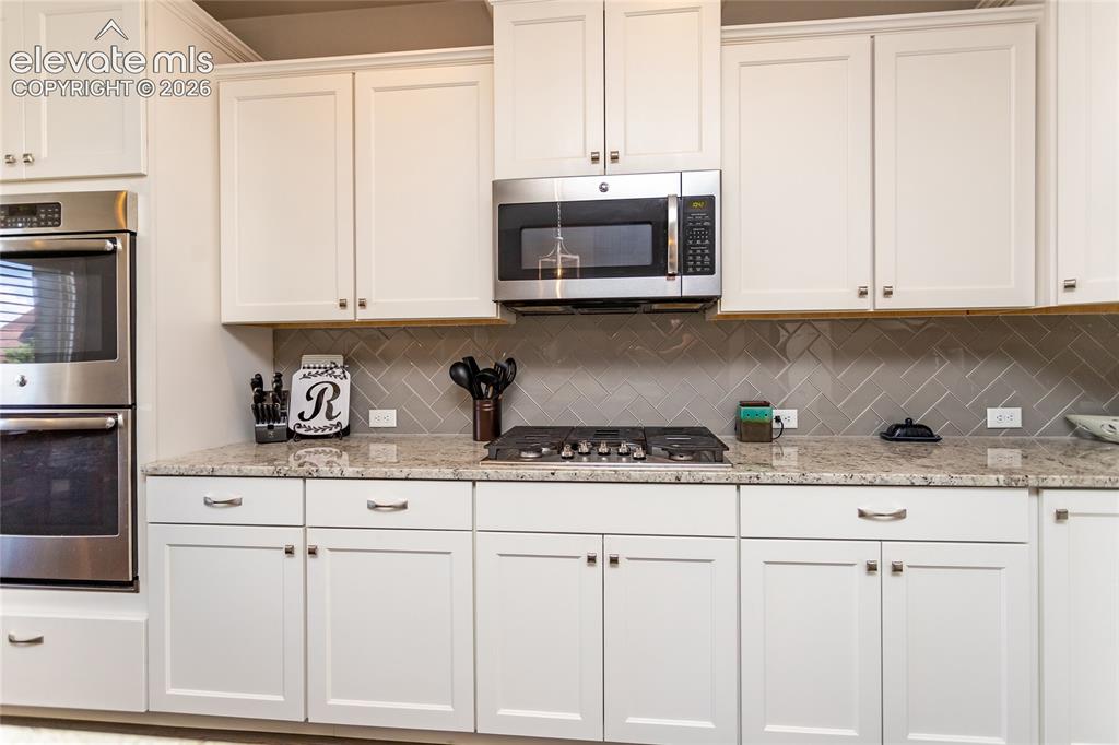 Image 12 of 45: Kitchen