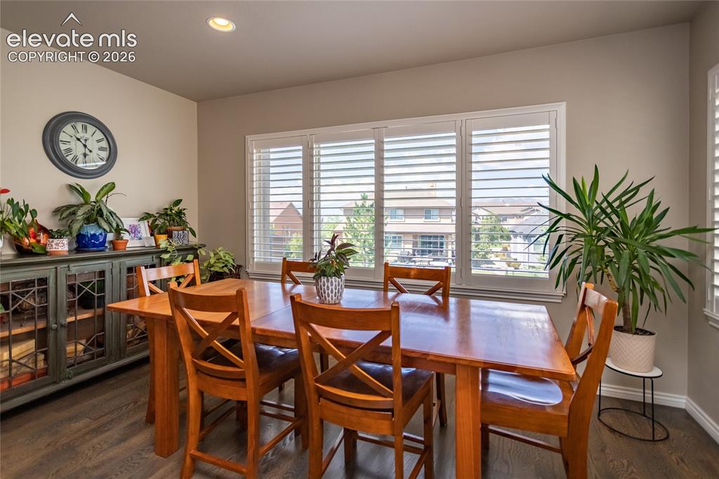 Image 15 of 45: Dining Area