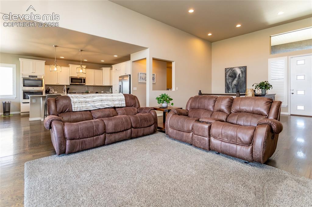 Image 19 of 45: Living Room