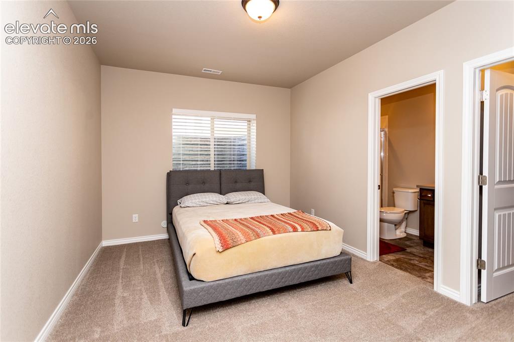 Image 44 of 45: Bedroom