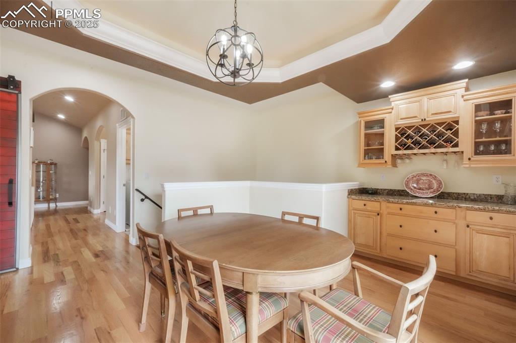 Image 10 of 50: Dining Area