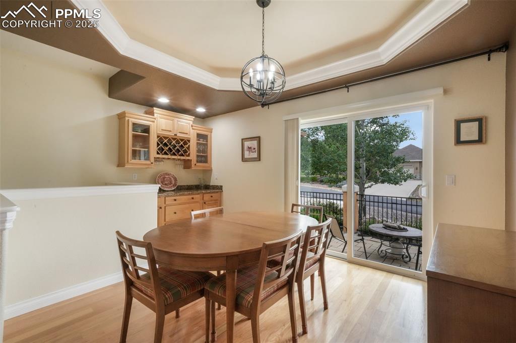 Image 11 of 50: Dining Area