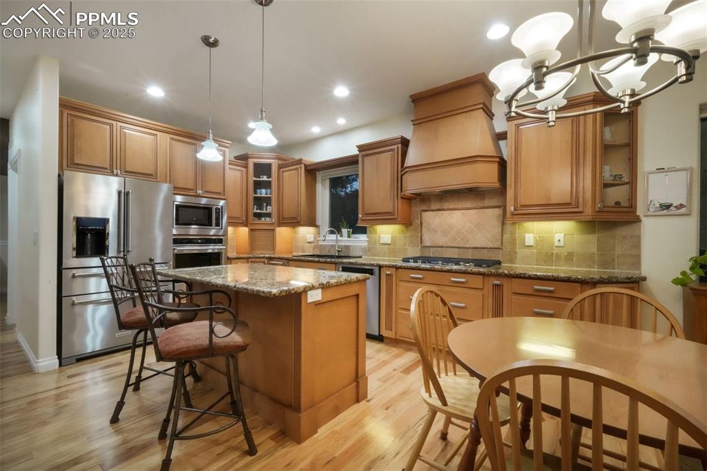 Image 14 of 50: Kitchen