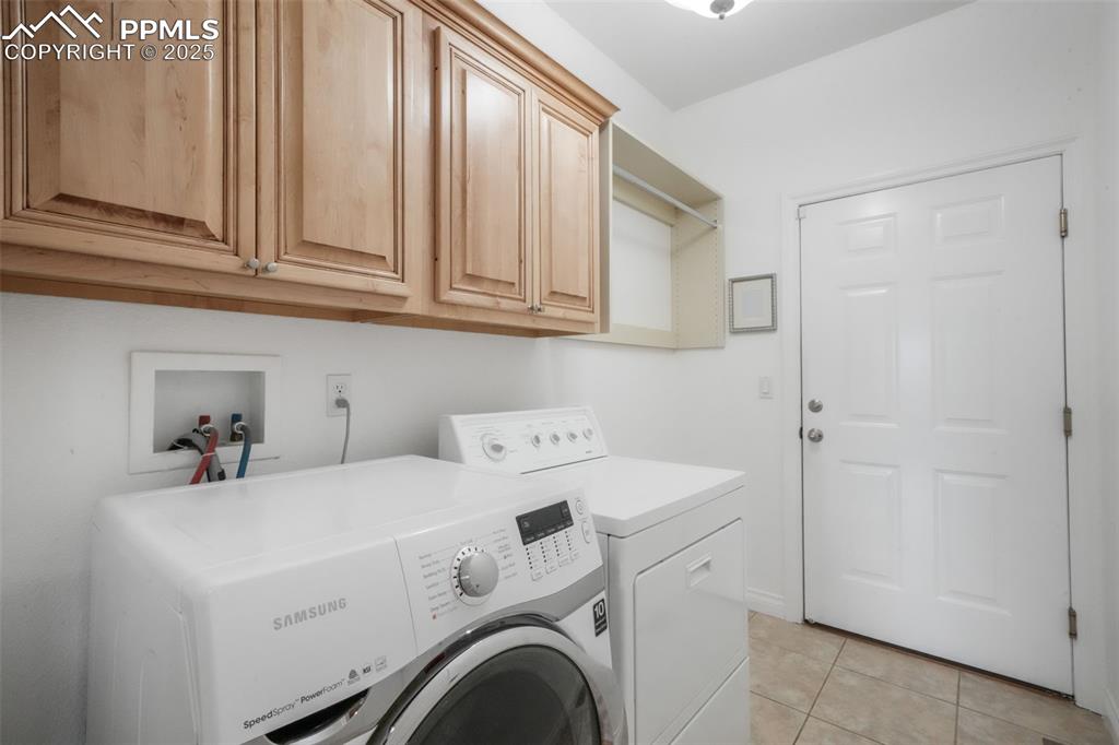 Image 18 of 50: Laundry