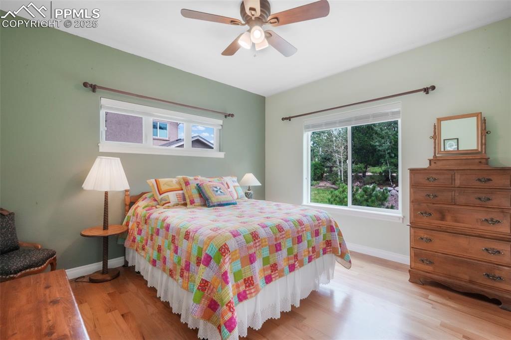 Image 28 of 50: Bedroom