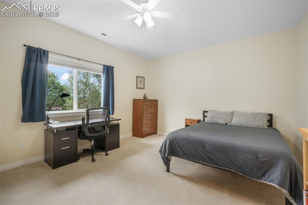 Image 37 of 50: Bedroom