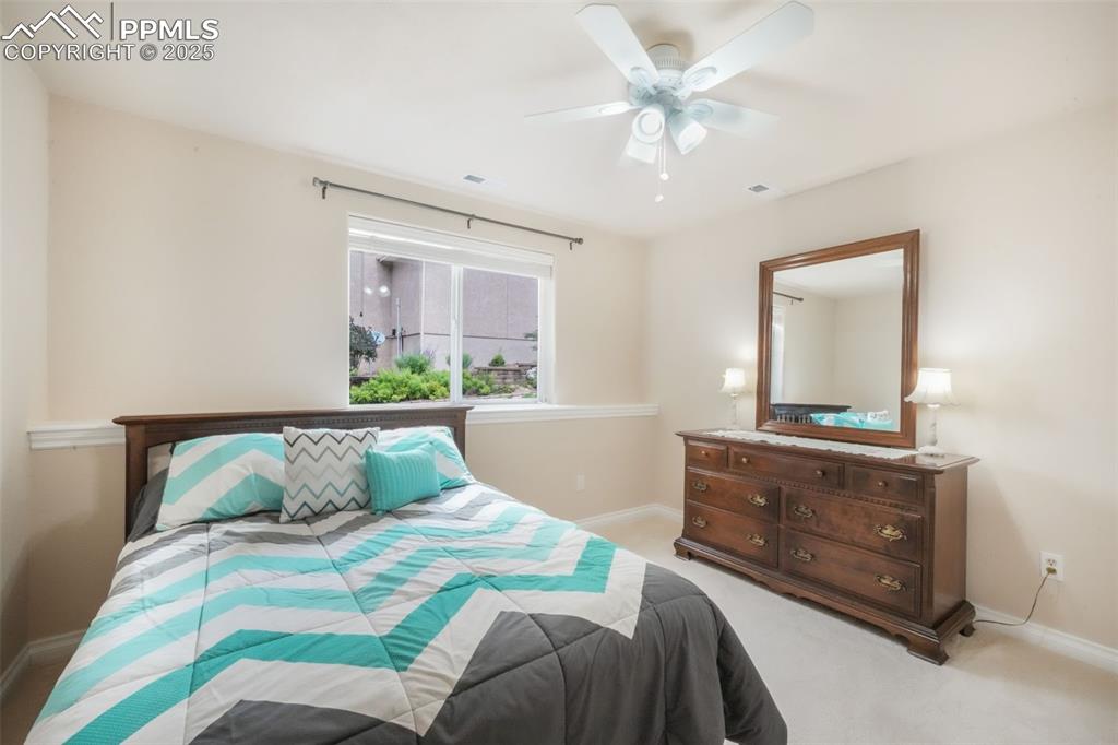 Image 40 of 50: Bedroom