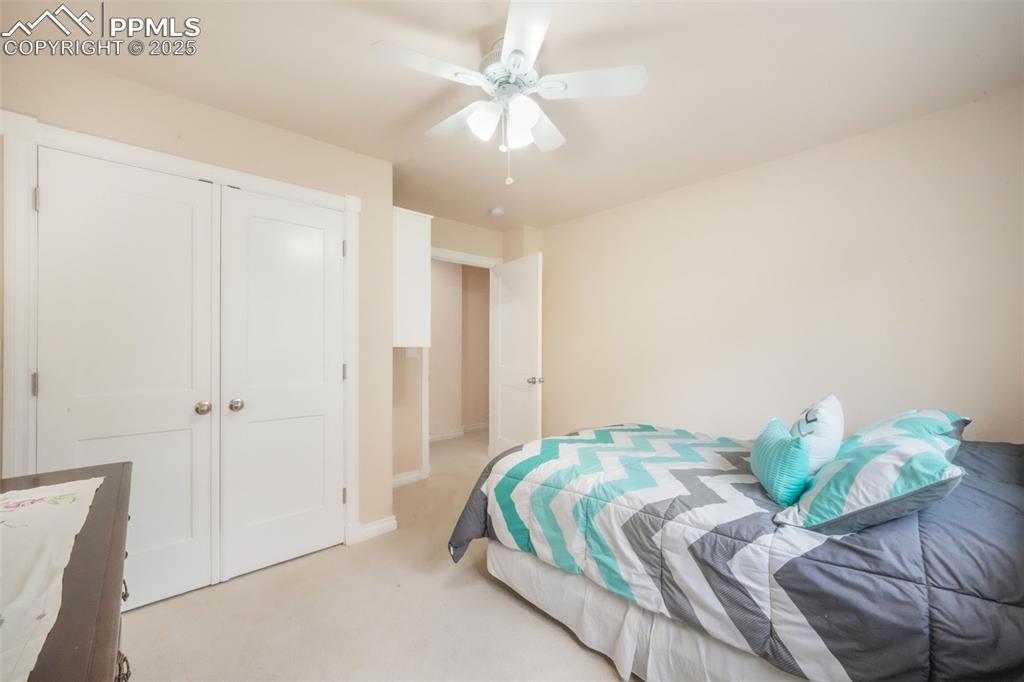 Image 41 of 50: Bedroom