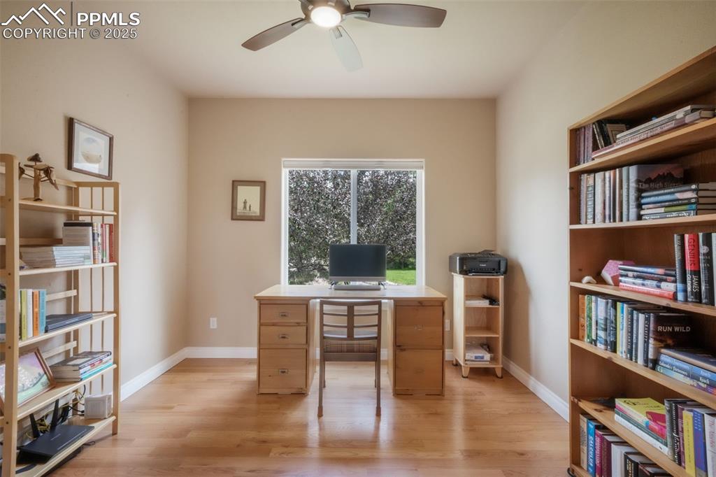 Image 8 of 50: Office