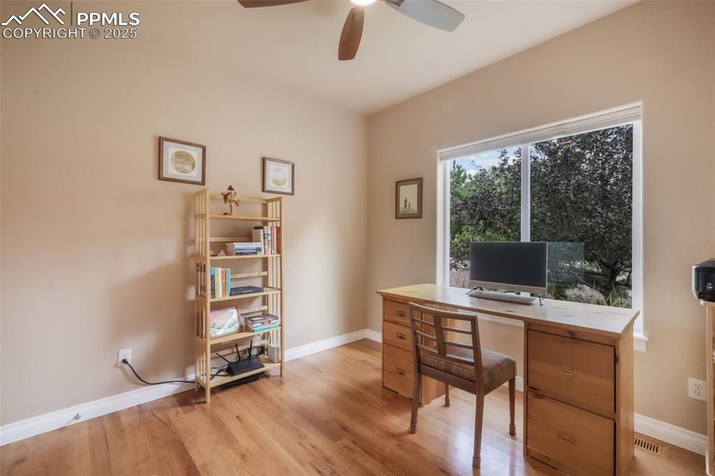 Image 9 of 50: Office