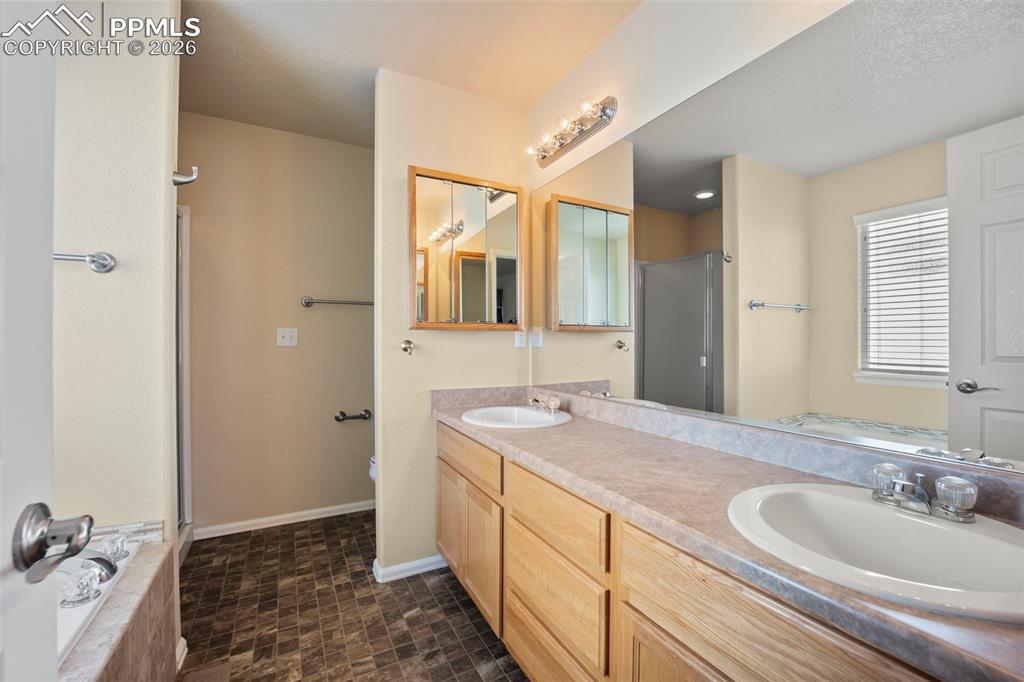 Image 16 of 46: Bathroom