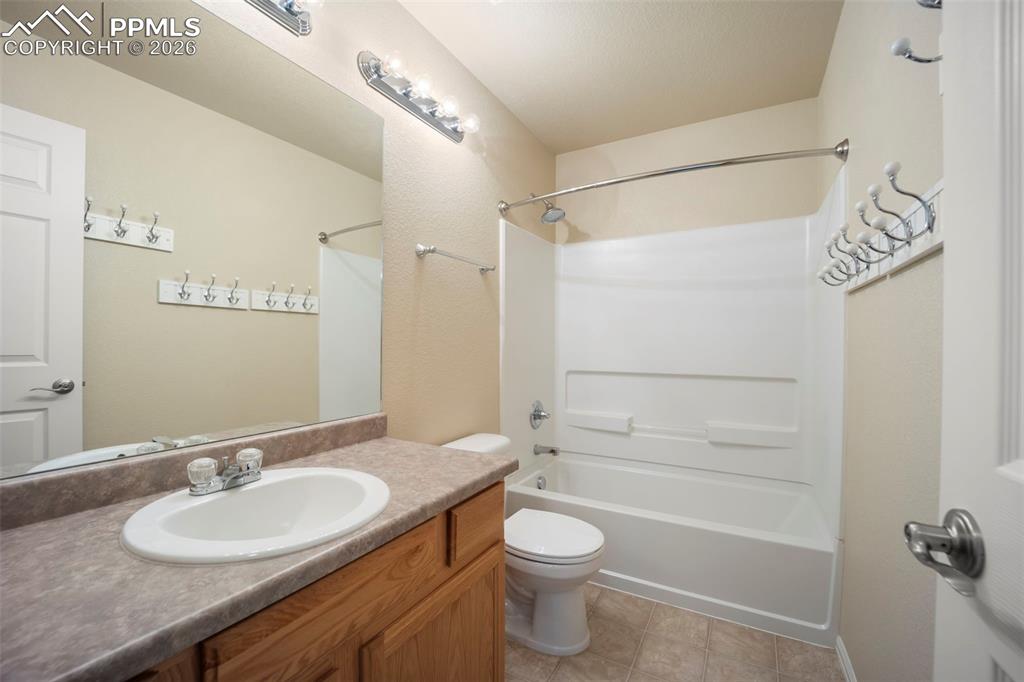 Image 26 of 46: Bathroom