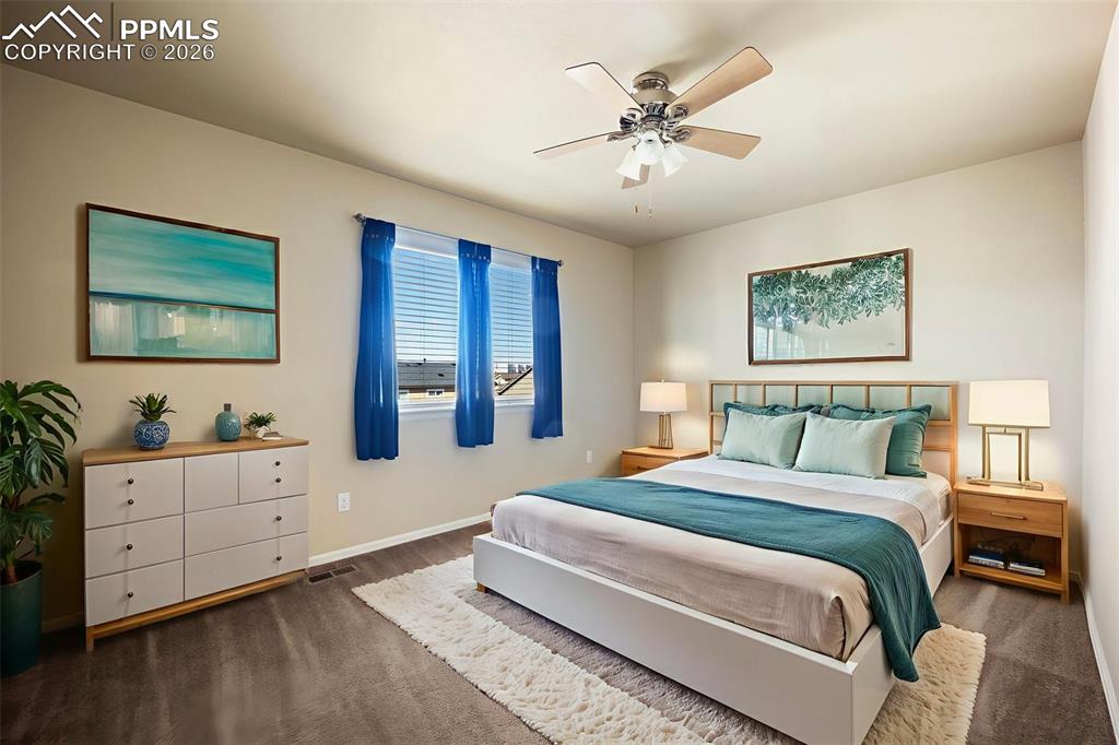 Image 27 of 46: Bedroom