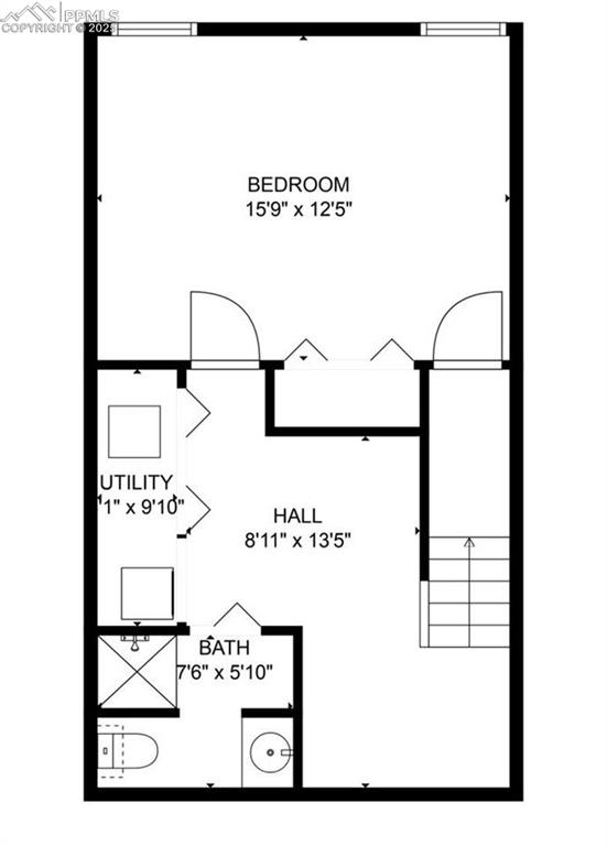 Image 19 of 19: View of room layout