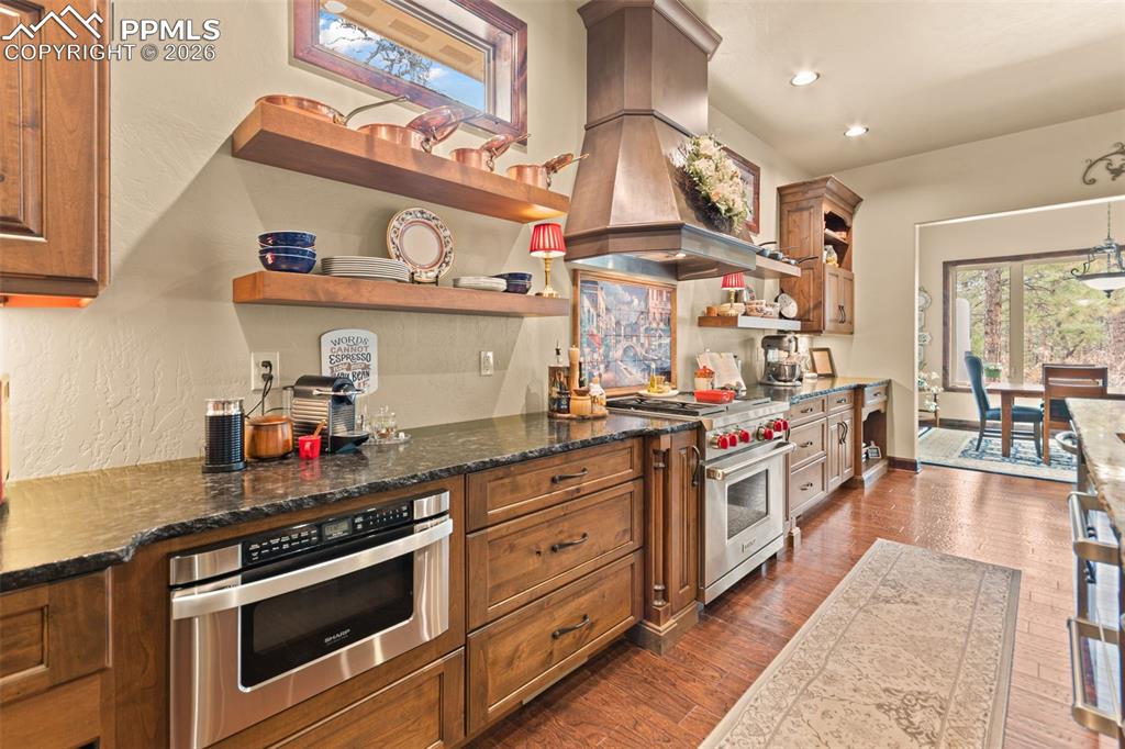 Image 11 of 49: Kitchen