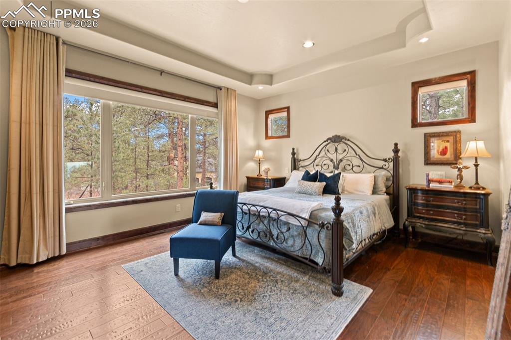 Image 22 of 49: Bedroom