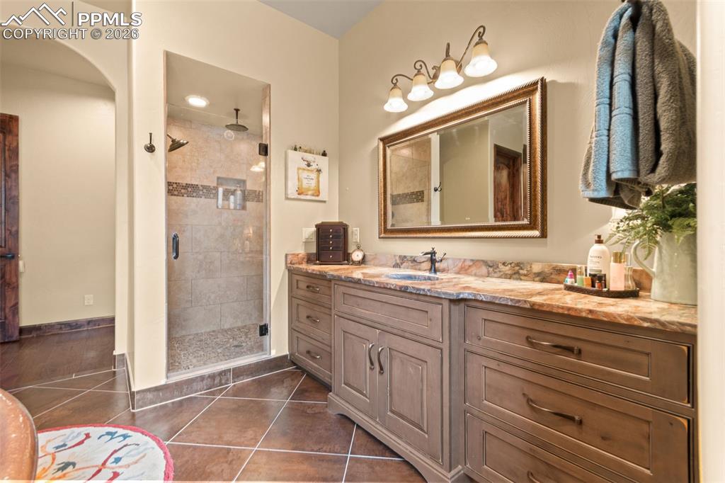 Image 26 of 49: Bathroom