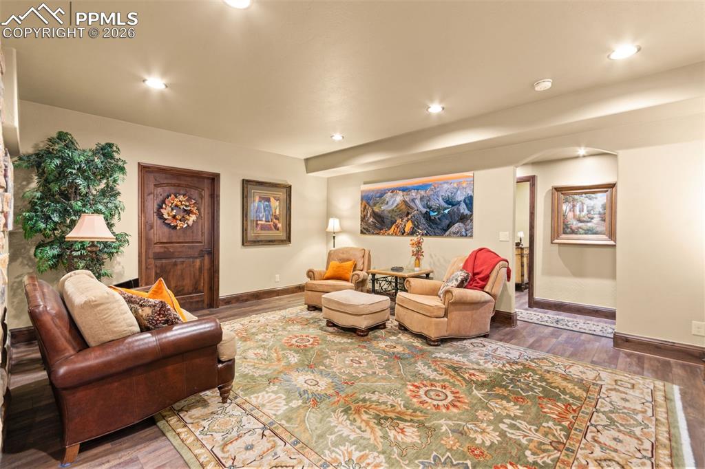 Image 38 of 49: Living Room