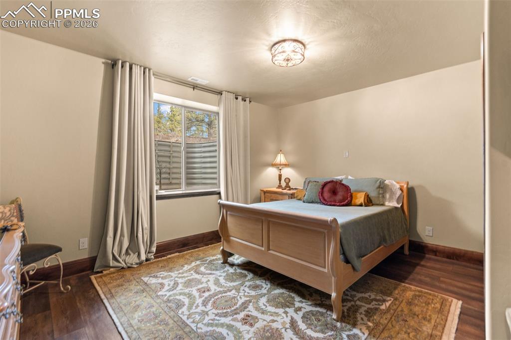 Image 40 of 49: Bedroom