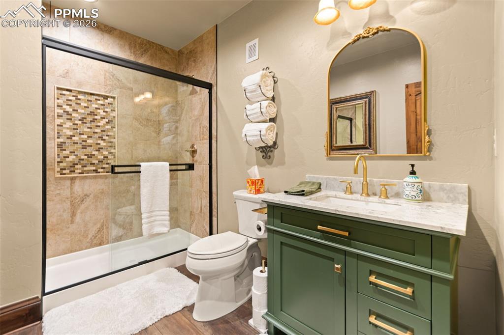 Image 42 of 49: Bathroom