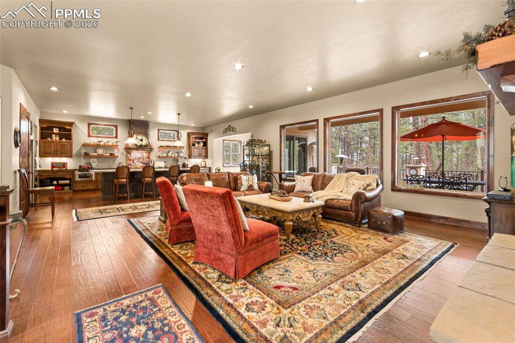 Image 46 of 49: Living Room