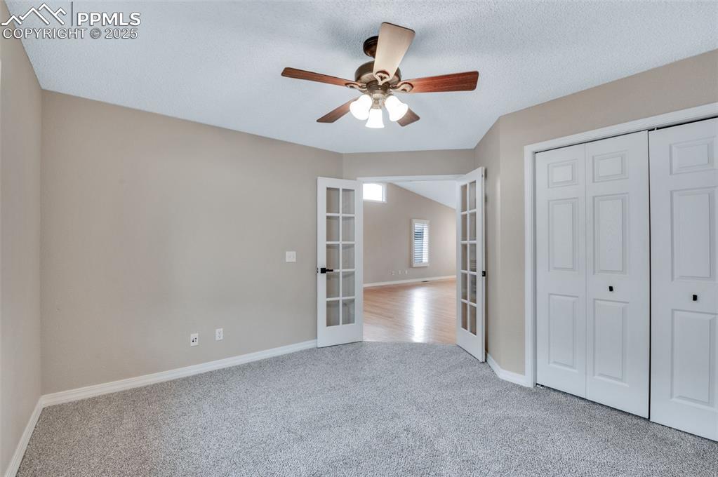 Image 26 of 32: Bedroom