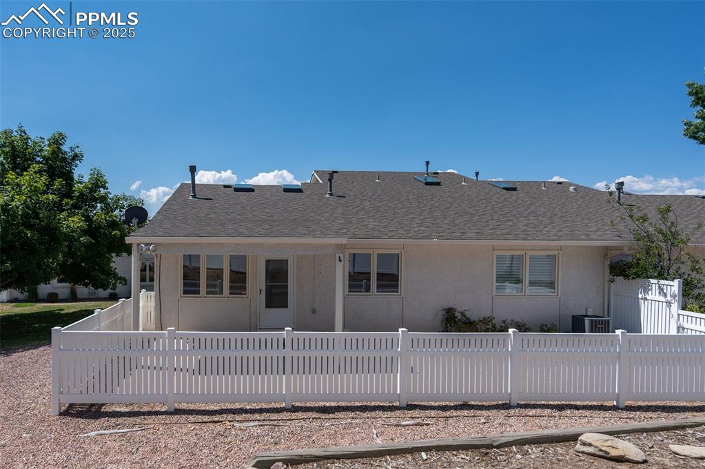 Image 28 of 32: Back of Structure