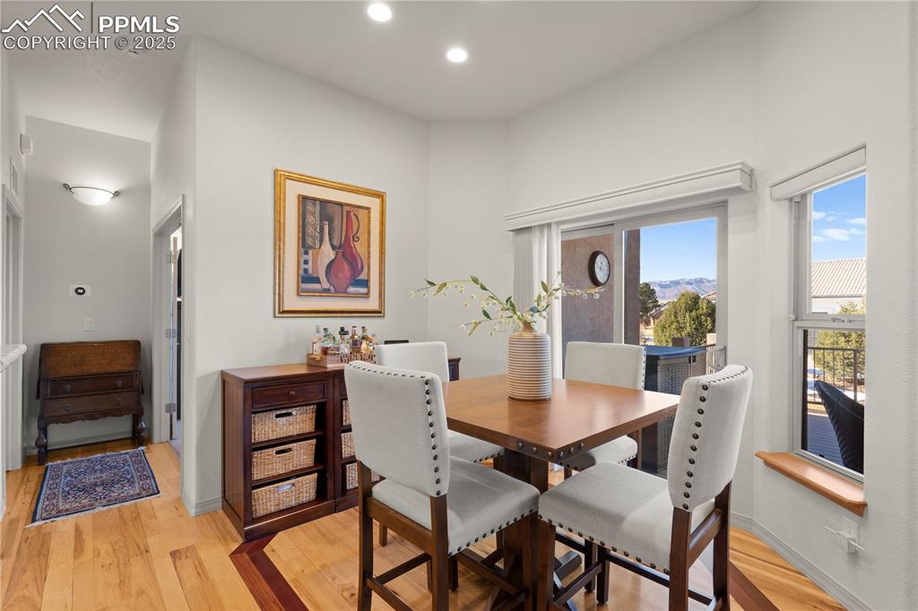 Image 13 of 46: Dining Area