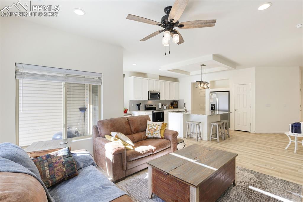 Image 7 of 36: Living area 