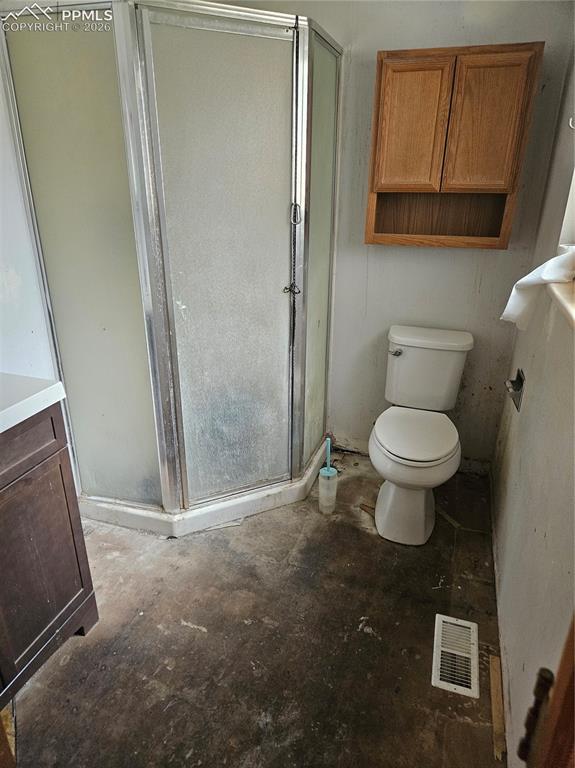 Image 10 of 24: Bathroom