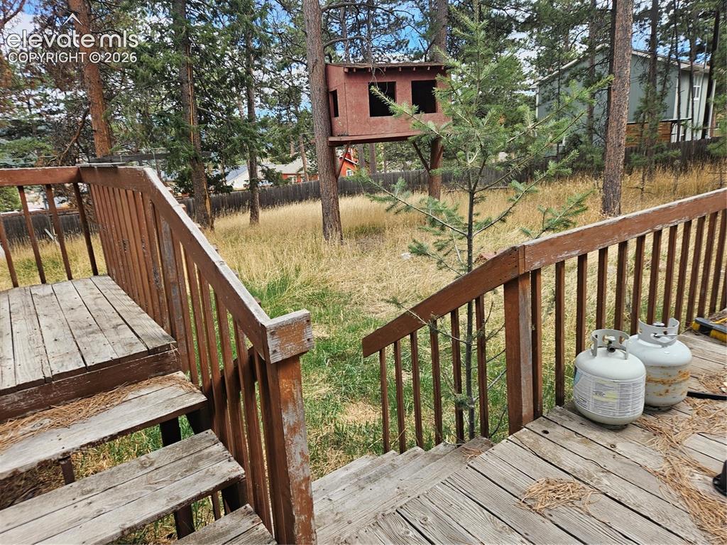 Image 15 of 24: Deck