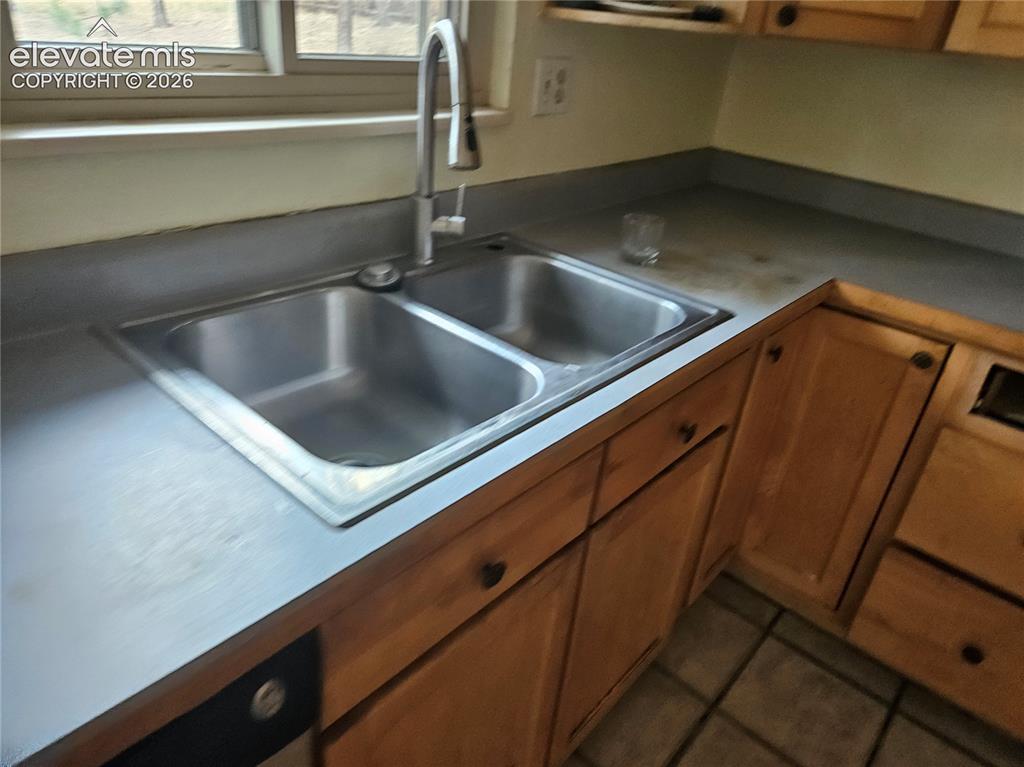Image 20 of 24: Kitchen
