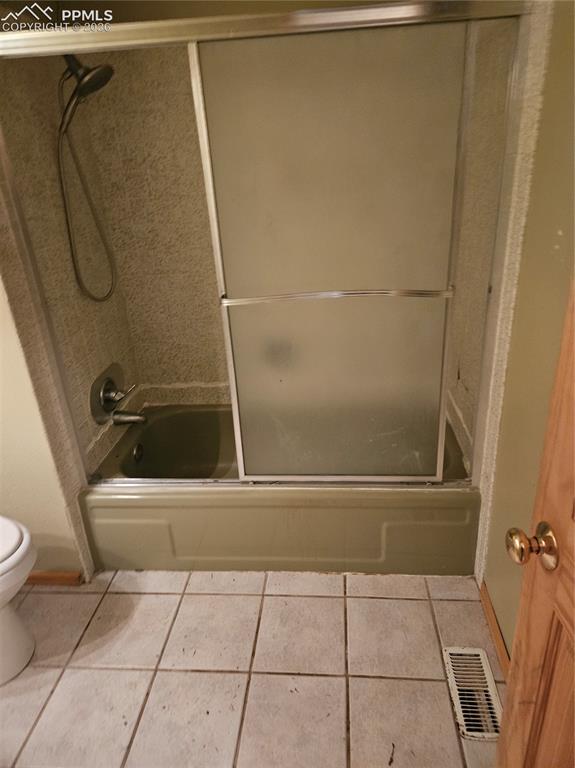 Image 7 of 24: Bathroom