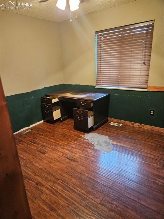 Image 9 of 24: Office
