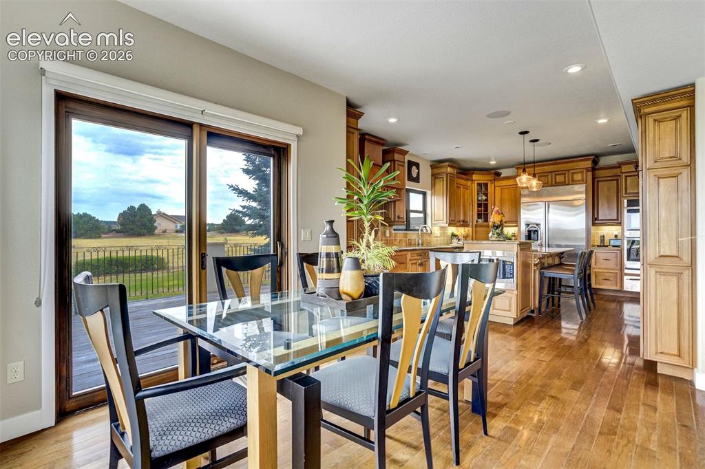 Image 10 of 46: Dining Area