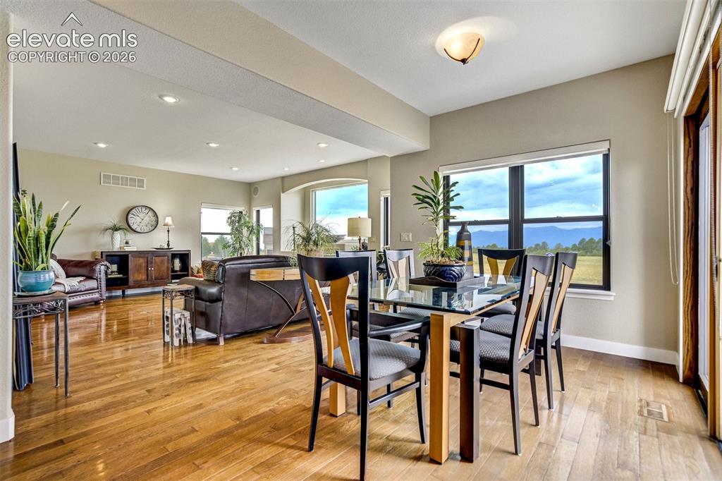 Image 8 of 46: Dining Area