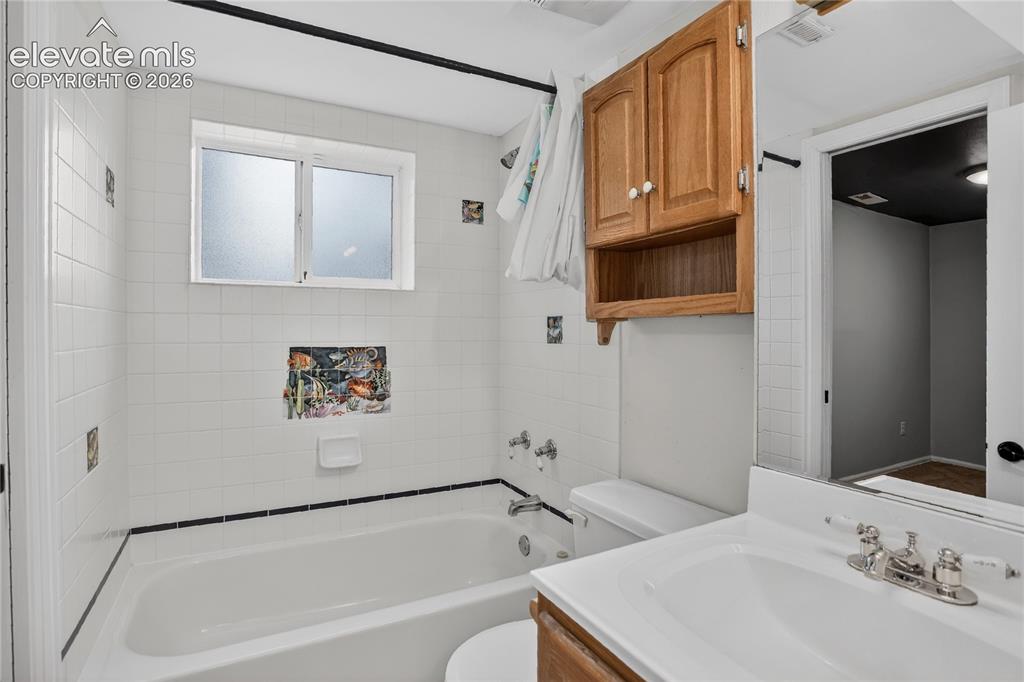 Image 15 of 20: Full bathroom - basement level